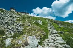 Kasprowy Wierch z Kuźnic: Kolejka czy pieszo? Planuj wycieczkę!