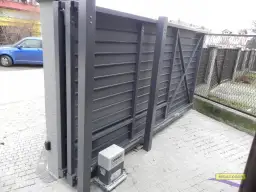 Ile kosztuje brama na pilota? Sprawdź, co wpływa na cenę