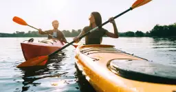 Jak przewieźć kajak bezpiecznie i zgodnie z przepisami drogowych