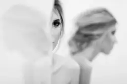 Czy schizofrenia to choroba psychiczna? Odkryj jej objawy i skutki