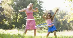 Przybory do gier i zabaw ruchowych: klucz do rozwoju dziecka