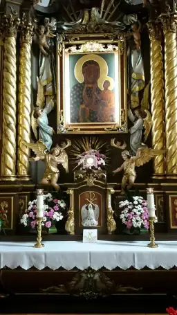 Co to jest adoracja w kościele i dlaczego ma tak wielkie znaczenie dla wiernych