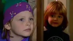 Dwie dziewczynki, jedna w fioletowej czapce z literami, druga z rudymi włosami, jakby Bozenka z Klanu, patrzą w różne strony.