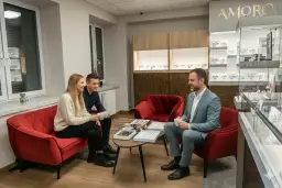 Porysowana obrączka: Jubiler czy domowe sposoby? Wybierz mądrze!