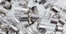 Jaki bezpiecznik do prostownika? Zabezpiecz się przed uszkodzeniem sprzętu