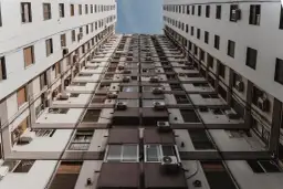 Co daje członkostwo w spółdzielni mieszkaniowej? Odkryj korzyści i oszczędności