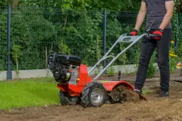 Glebogryzarka co robi? Odkryj jej kluczowe funkcje w ogrodzie
