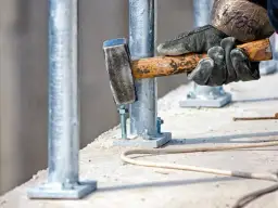 Kotwy do betonu: Jak wybrać? Bezpieczeństwo i trwałość mocowań