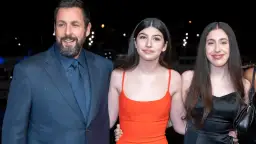 Adam Sandler z córkami Sadie i Sunny na czerwonym dywanie.