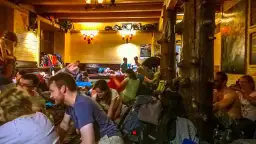 Czy schronisko może odmówić noclegu? Poznaj ważne zasady i wyjątki