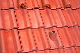 Prawidłowe rozmieszczenie dachówek wentylacyjnych: najważniejsze zasady