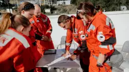 Ile kosztuje opiekunka z PCK? Ceny, które Cię zaskoczą