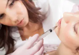 Uczulenie na kwas hialuronowy: rzadkość czy realne ryzyko? Sprawdź!