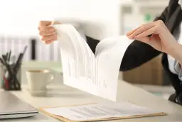 Czy można odstąpić od umowy kupna samochodu? Poznaj swoje prawa