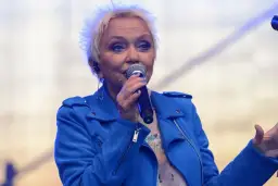 Szklana pogoda - kto śpiewa ten kultowy hit Lombardu?