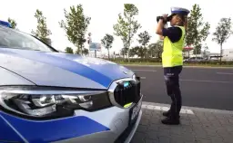 Czy policja może zatrzymać poza terenem zabudowanym? Sprawdź swoje prawa