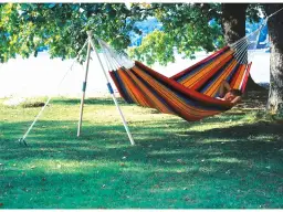 Słupki do hamaka: Jak zamontować bezpiecznie? 4 metody