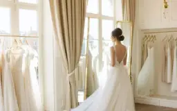Kiedy kupić suknię ślubną? Optymalny harmonogram i porady