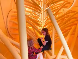 Sala sensoryczna Warszawa: Jak wybrać i wspierać rozwój dziecka?