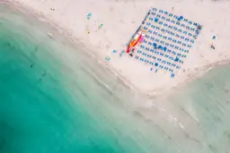  La Pelosa na Sardynii - sekretna plaża z białym piaskiem i krystalicznie czystą wodą