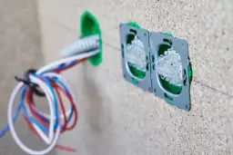 Osadzenie puszki elektrycznej: cena, koszty, typy - kompleksowo