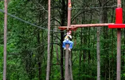 Park linowy Jastarnia - idealne miejsce na rodzinną przygodę