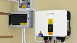 Ile prądu zużywa falownik? Poznaj ukryte koszty energii słonecznej