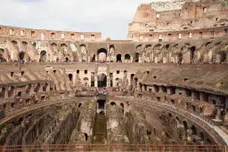 Dlaczego Koloseum jest atrakcyjne dla turystów? Odkryj jego tajemnice