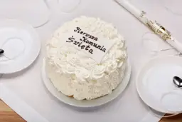 Smak tortu komunijnego: Jak pogodzić gusta dziecka i gości?