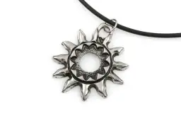 Słońce wisiorek co oznacza: odkryj jego głębokie znaczenie i symbolikę