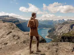 Jak nosić plecak vintage? Odkryj stylizacje na każdą okazję