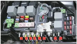 Gdzie są bezpieczniki w Ford Mondeo MK4? Oto kluczowe lokalizacje