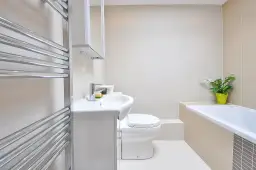 Jakie płytki na podłogę do łazienki - mat czy połysk?