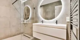 Lampa nad okrągłe lustro: Jak wybrać idealne oświetlenie?