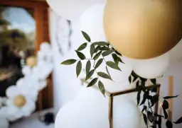 Dekoracja domu na wesele: Stwórz niezapomniane tło DIY