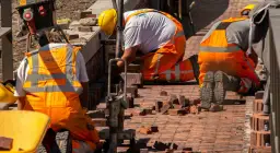 Budownictwo praca po studiach: Jak uniknąć trudności na rynku pracy