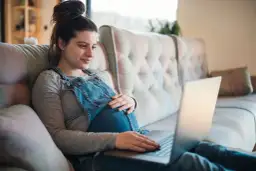 Umowa na zastępstwo: Przepisy, błędy, ciąża pełny poradnik