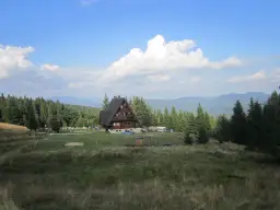 Bacówka Rycerzowa: Szlaki, noclegi, racuchy! Twój górski przewodnik