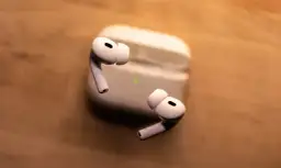 AirPods Pro recenzja - co zyskały w porównaniu do poprzedników?