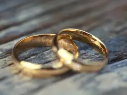 Co można wygrawerować na obrączce? 15 inspirujących pomysłów