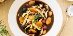 Gdzie zjeść czerninę w Poznaniu? Odkryj najlepsze restauracje