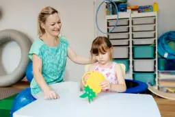 Terapia SI: Szczoteczki sensoryczne jak masować dziecko w domu?