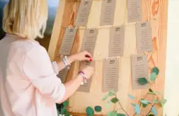 Jak poinformować gości weselnych o noclegu, aby uniknąć chaosu?