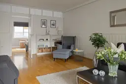 Jak odmienić boazerię: proste metody na nowoczesny wygląd wnętrza