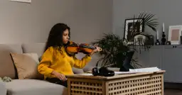 Strój instrumentów smyczkowych - jak poprawnie naciągnąć?