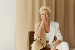 Jakie oprawki okularów odmładzają i podkreślają urodę?