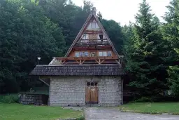 Bacówka pod Trójgarbem: historia, kontrowersje i przyszłość schroniska