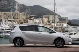 Toyota Avensis 2.0 D-4D - Pojemność baku, która zaskoczy kierowców