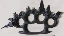 Czy kastet jest legalny w Polsce? Sprawdź, co musisz wiedzieć!