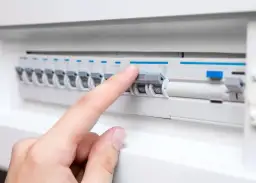 Przeniesienie skrzynki elektrycznej - legalnie i bezpiecznie